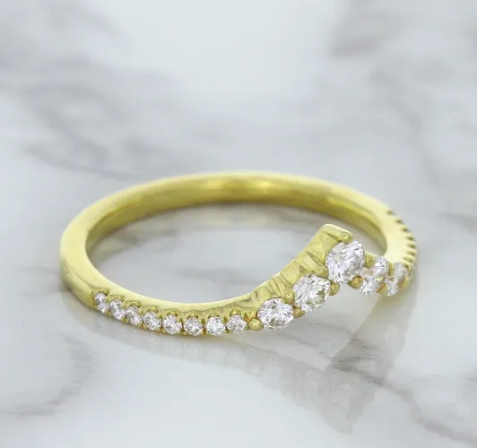 0.38ctw Diamond Pointed Band in 18K Yellow Gold
