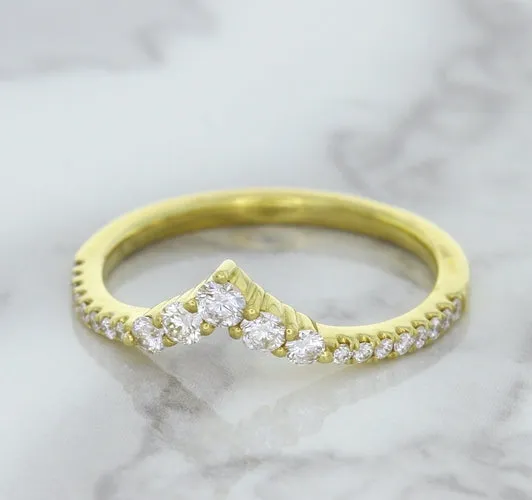 0.38ctw Diamond Pointed Band in 18K Yellow Gold