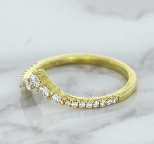 0.38ctw Diamond Pointed Band in 18K Yellow Gold