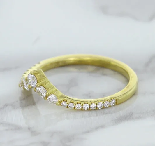 0.38ctw Diamond Pointed Band in 18K Yellow Gold