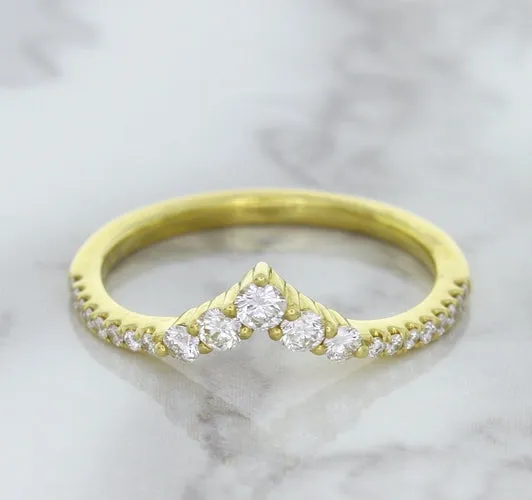 0.38ctw Diamond Pointed Band in 18K Yellow Gold