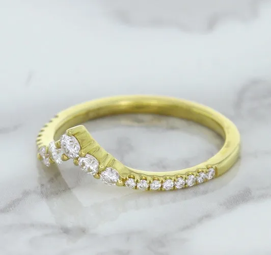 0.38ctw Diamond Pointed Band in 18K Yellow Gold