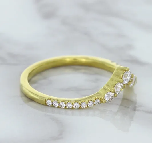 0.38ctw Diamond Pointed Band in 18K Yellow Gold