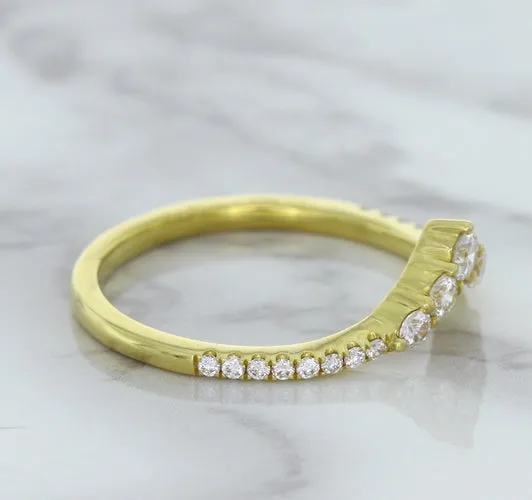 0.38ctw Diamond Pointed Band in 18K Yellow Gold