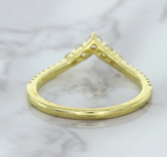 0.38ctw Diamond Pointed Band in 18K Yellow Gold