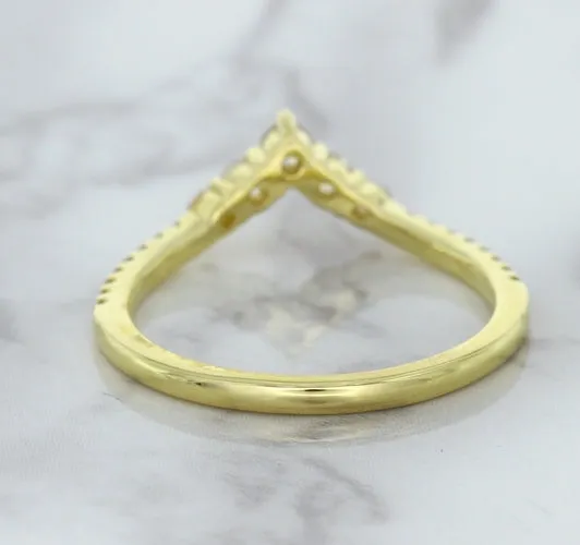 0.38ctw Diamond Pointed Band in 18K Yellow Gold