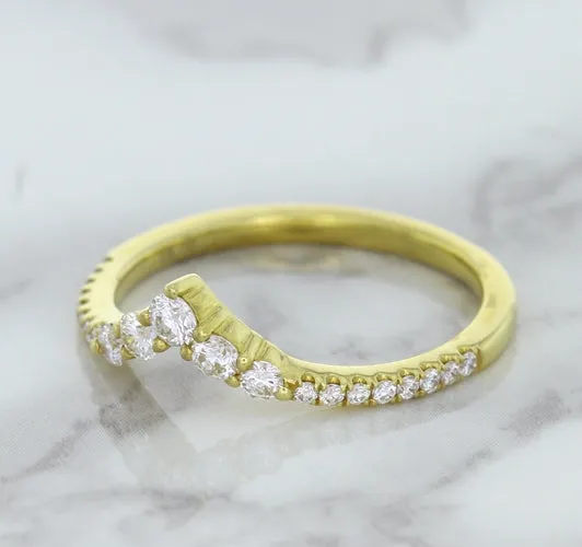 0.38ctw Diamond Pointed Band in 18K Yellow Gold
