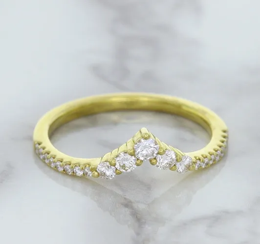 0.38ctw Diamond Pointed Band in 18K Yellow Gold
