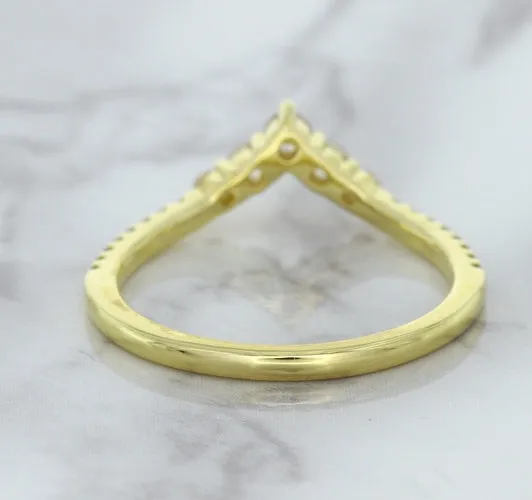 0.38ctw Diamond Pointed Band in 18K Yellow Gold