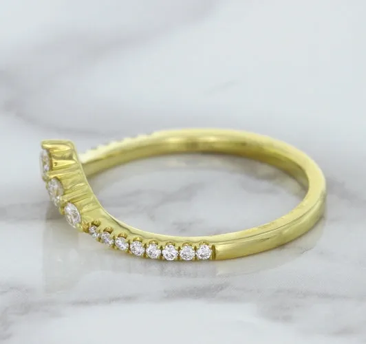 0.38ctw Diamond Pointed Band in 18K Yellow Gold