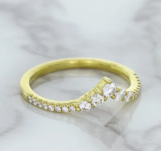 0.38ctw Diamond Pointed Band in 18K Yellow Gold