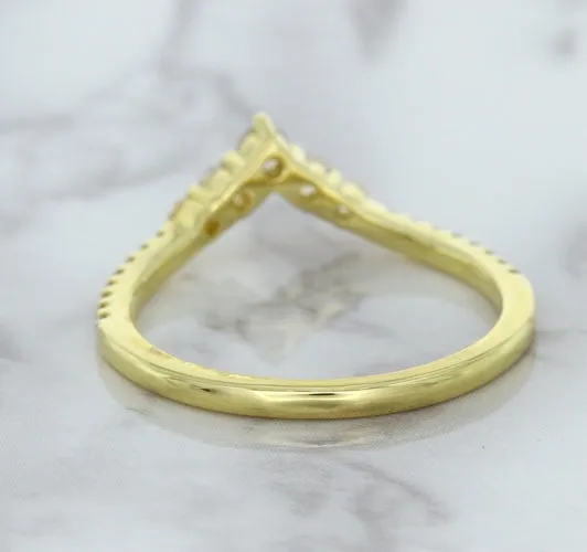 0.38ctw Diamond Pointed Band in 18K Yellow Gold