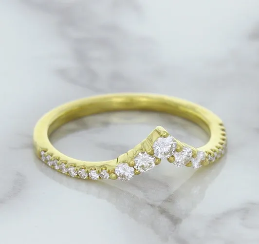 0.38ctw Diamond Pointed Band in 18K Yellow Gold