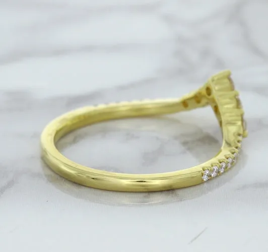 0.38ctw Diamond Pointed Band in 18K Yellow Gold