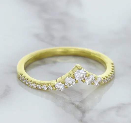 0.38ctw Diamond Pointed Band in 18K Yellow Gold