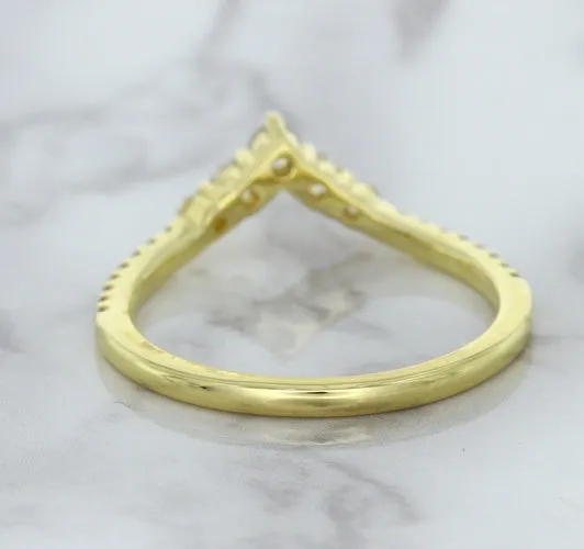 0.38ctw Diamond Pointed Band in 18K Yellow Gold
