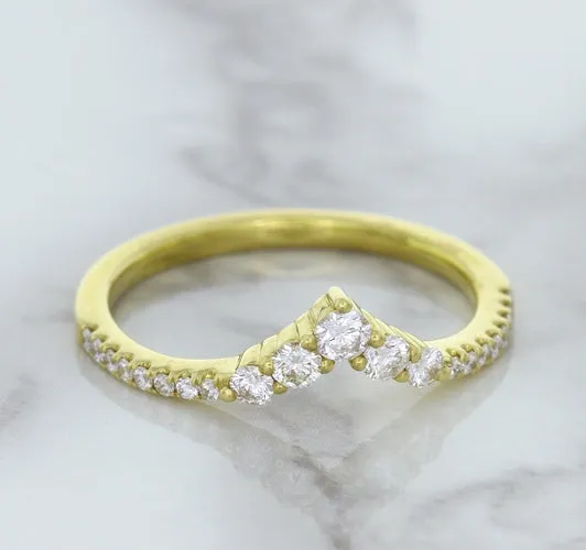 0.38ctw Diamond Pointed Band in 18K Yellow Gold