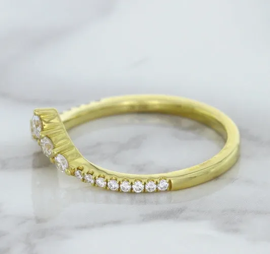 0.38ctw Diamond Pointed Band in 18K Yellow Gold
