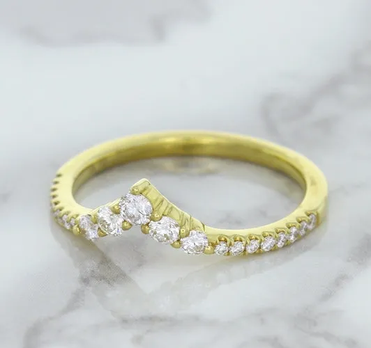 0.38ctw Diamond Pointed Band in 18K Yellow Gold