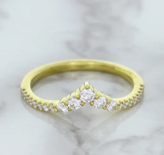 0.38ctw Diamond Pointed Band in 18K Yellow Gold