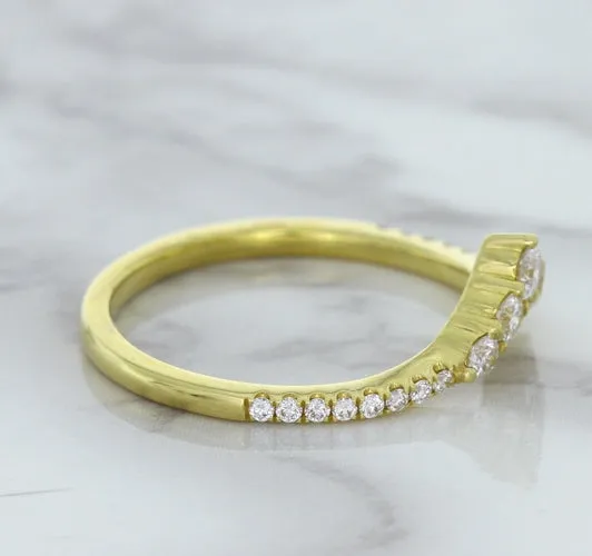 0.38ctw Diamond Pointed Band in 18K Yellow Gold