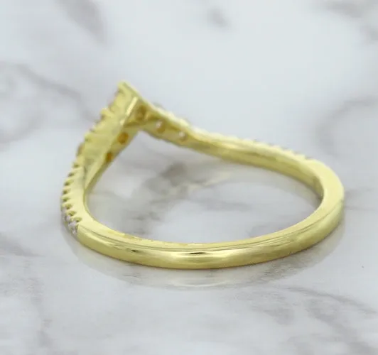 0.38ctw Diamond Pointed Band in 18K Yellow Gold