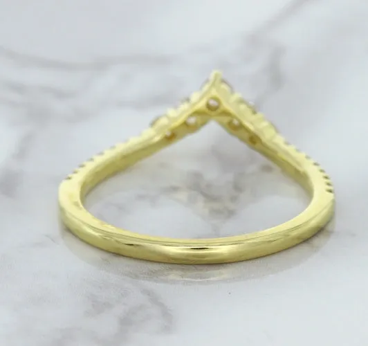 0.38ctw Diamond Pointed Band in 18K Yellow Gold