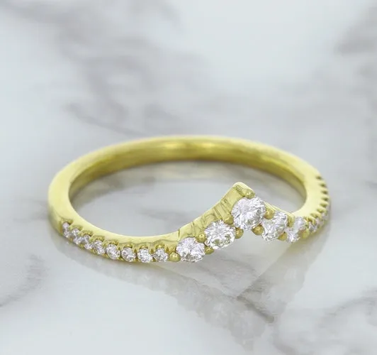 0.38ctw Diamond Pointed Band in 18K Yellow Gold