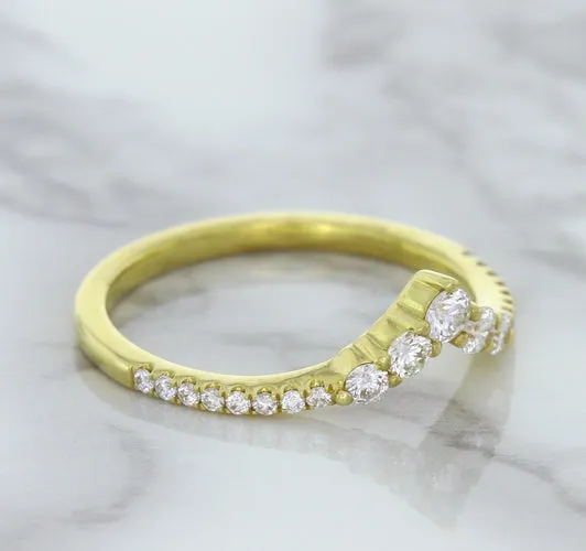 0.38ctw Diamond Pointed Band in 18K Yellow Gold
