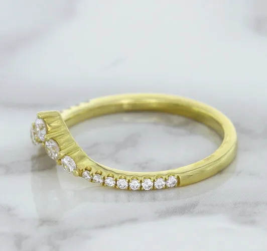 0.38ctw Diamond Pointed Band in 18K Yellow Gold