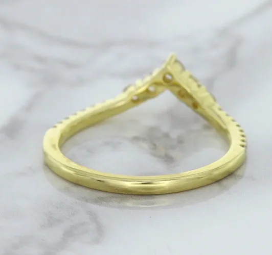 0.38ctw Diamond Pointed Band in 18K Yellow Gold
