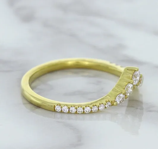 0.38ctw Diamond Pointed Band in 18K Yellow Gold
