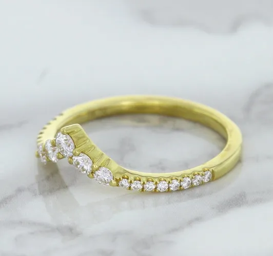 0.38ctw Diamond Pointed Band in 18K Yellow Gold