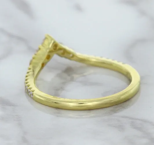 0.38ctw Diamond Pointed Band in 18K Yellow Gold