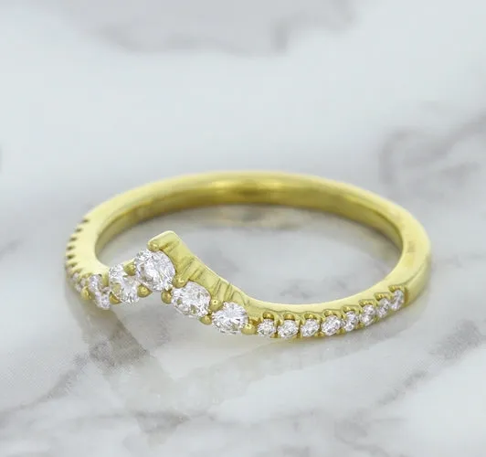 0.38ctw Diamond Pointed Band in 18K Yellow Gold