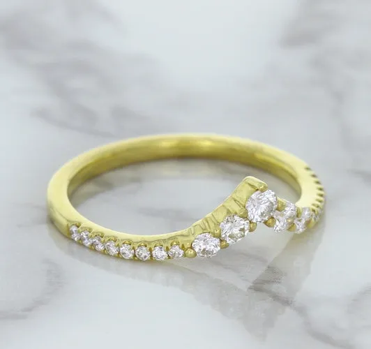 0.38ctw Diamond Pointed Band in 18K Yellow Gold