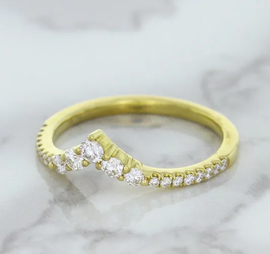 0.38ctw Diamond Pointed Band in 18K Yellow Gold