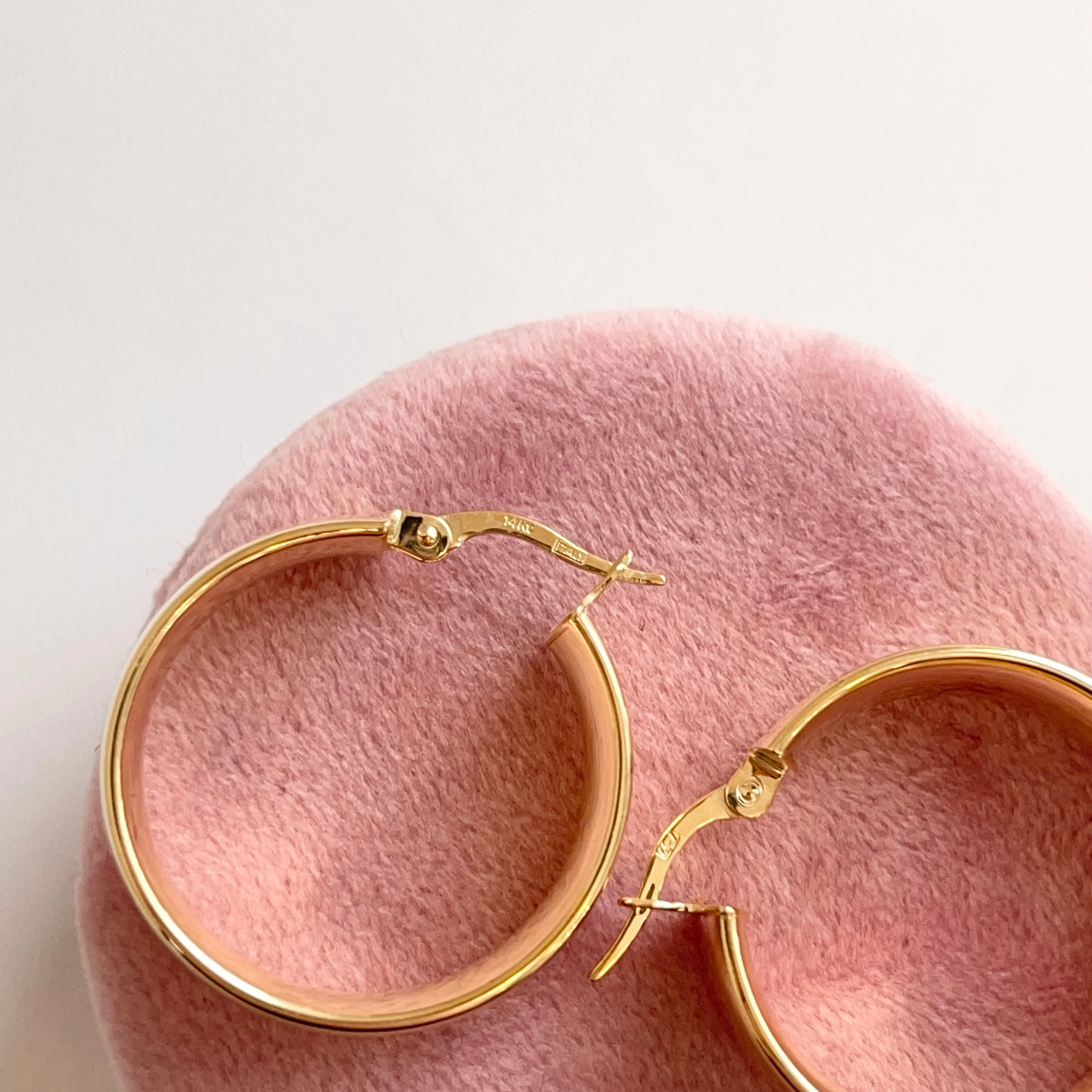 14KT Yellow Gold 8mm Wide Round Hoop Earrings 23mm