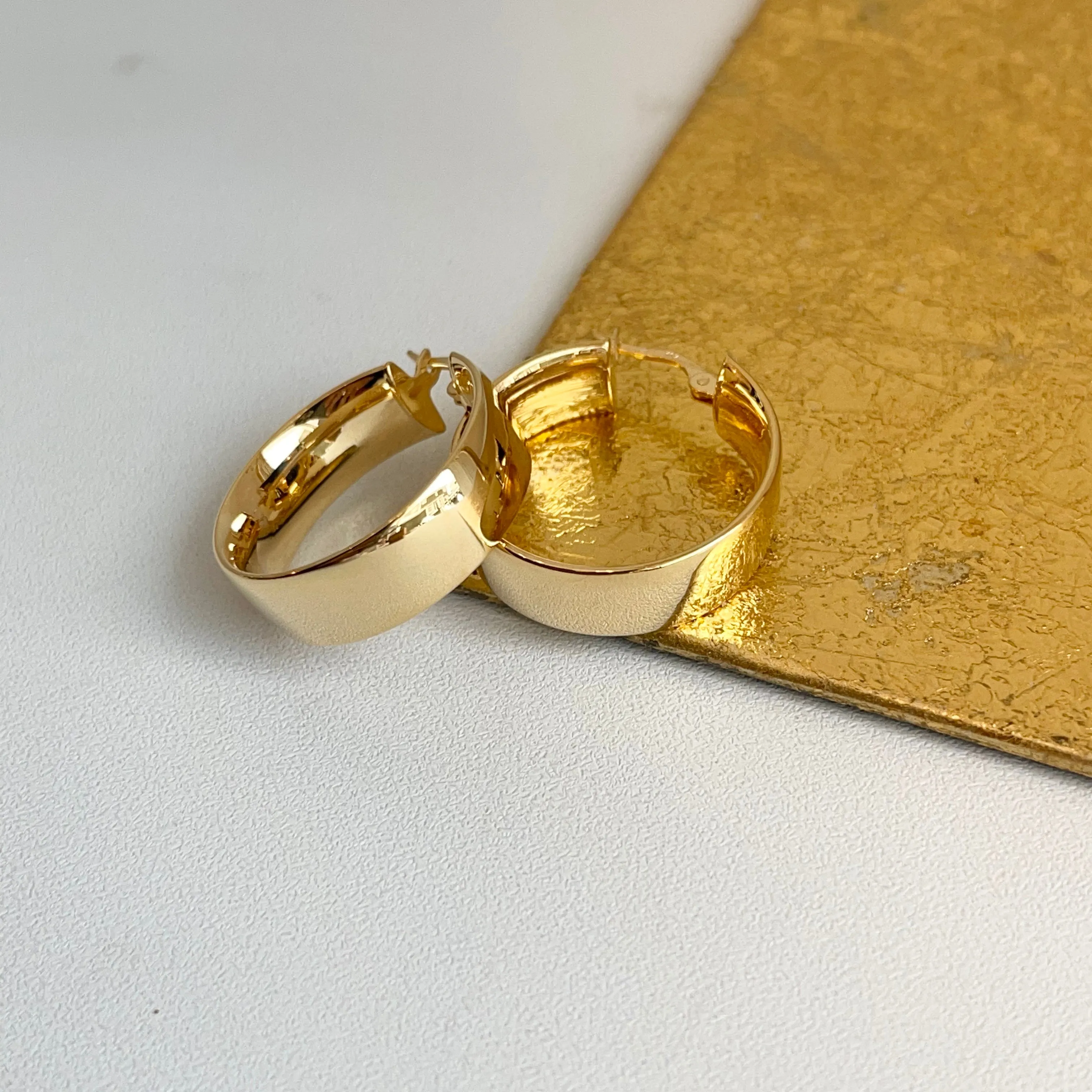 14KT Yellow Gold 8mm Wide Round Hoop Earrings 23mm