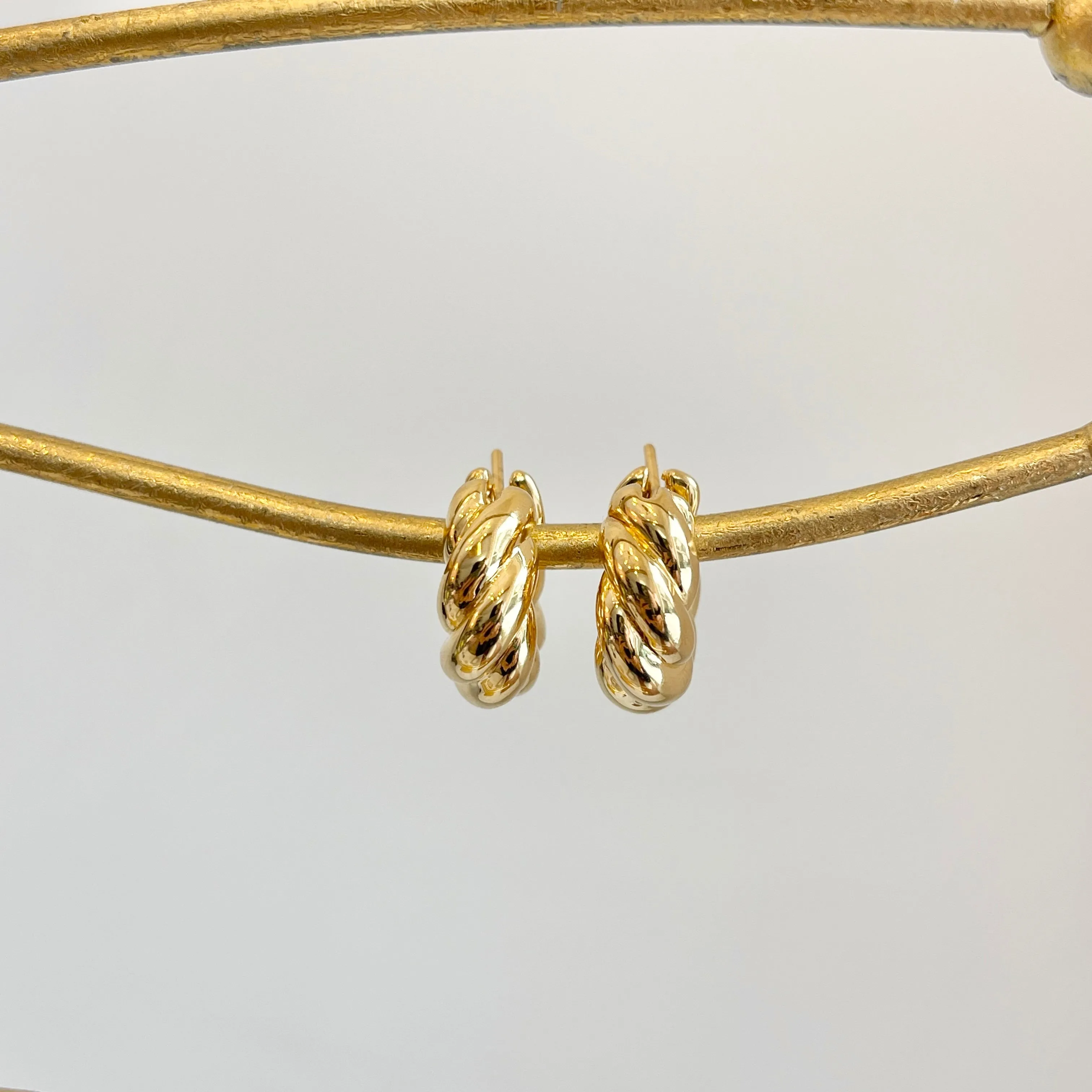 14KT Yellow Gold Chunky Twisted Huggie Hoop Earrings 18mm