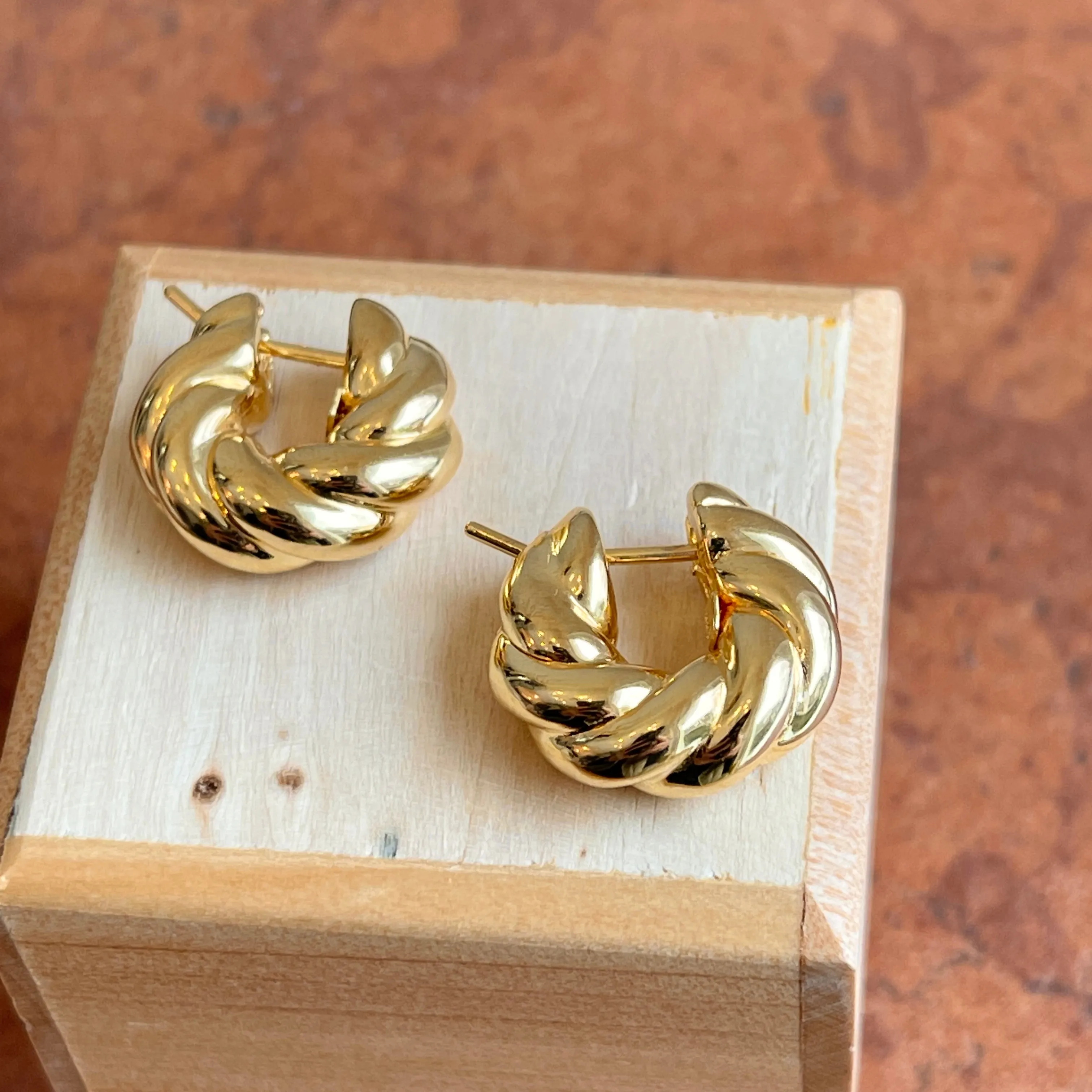 14KT Yellow Gold Chunky Twisted Huggie Hoop Earrings 18mm