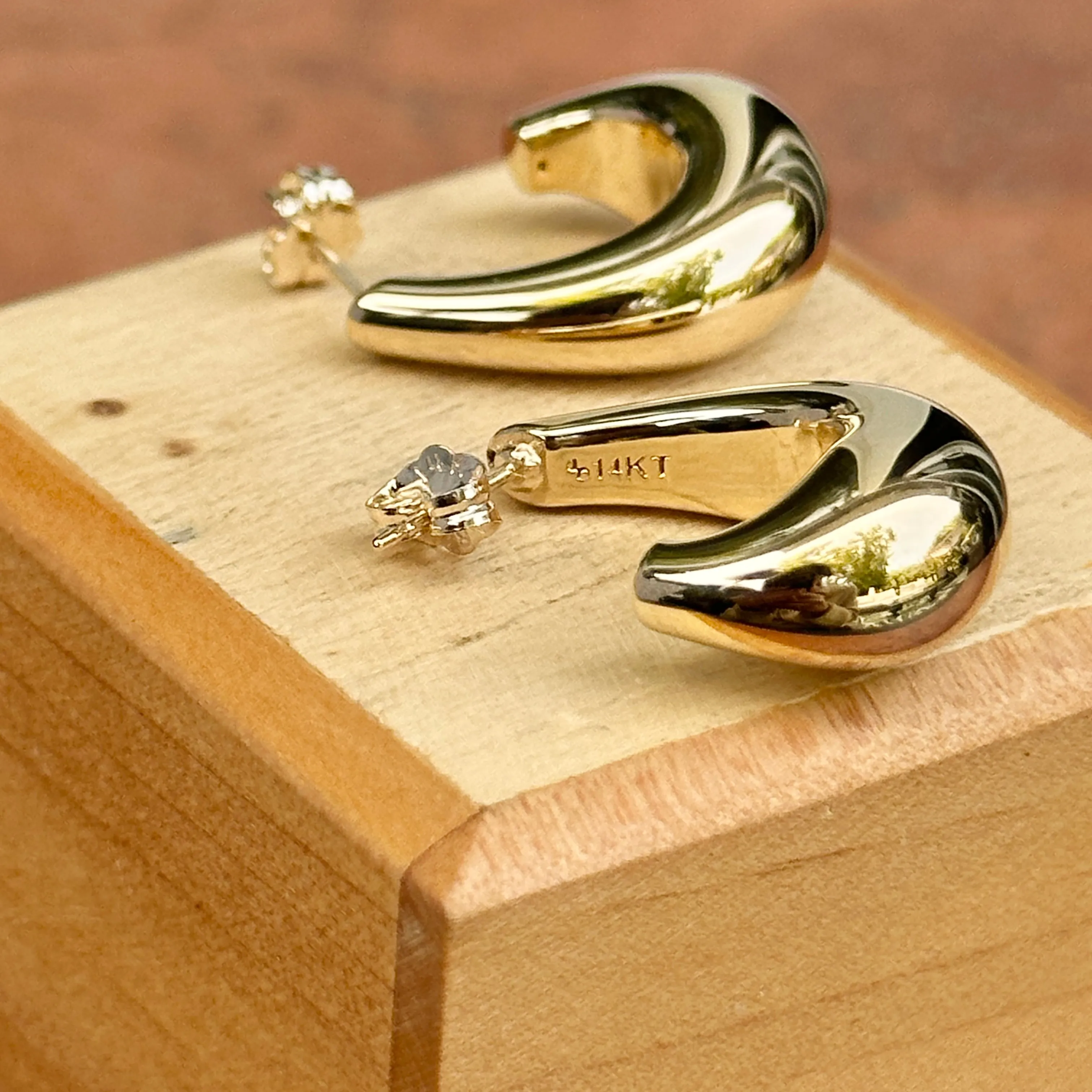 14KT Yellow Gold Tapered J-Shape Hoop Earrings