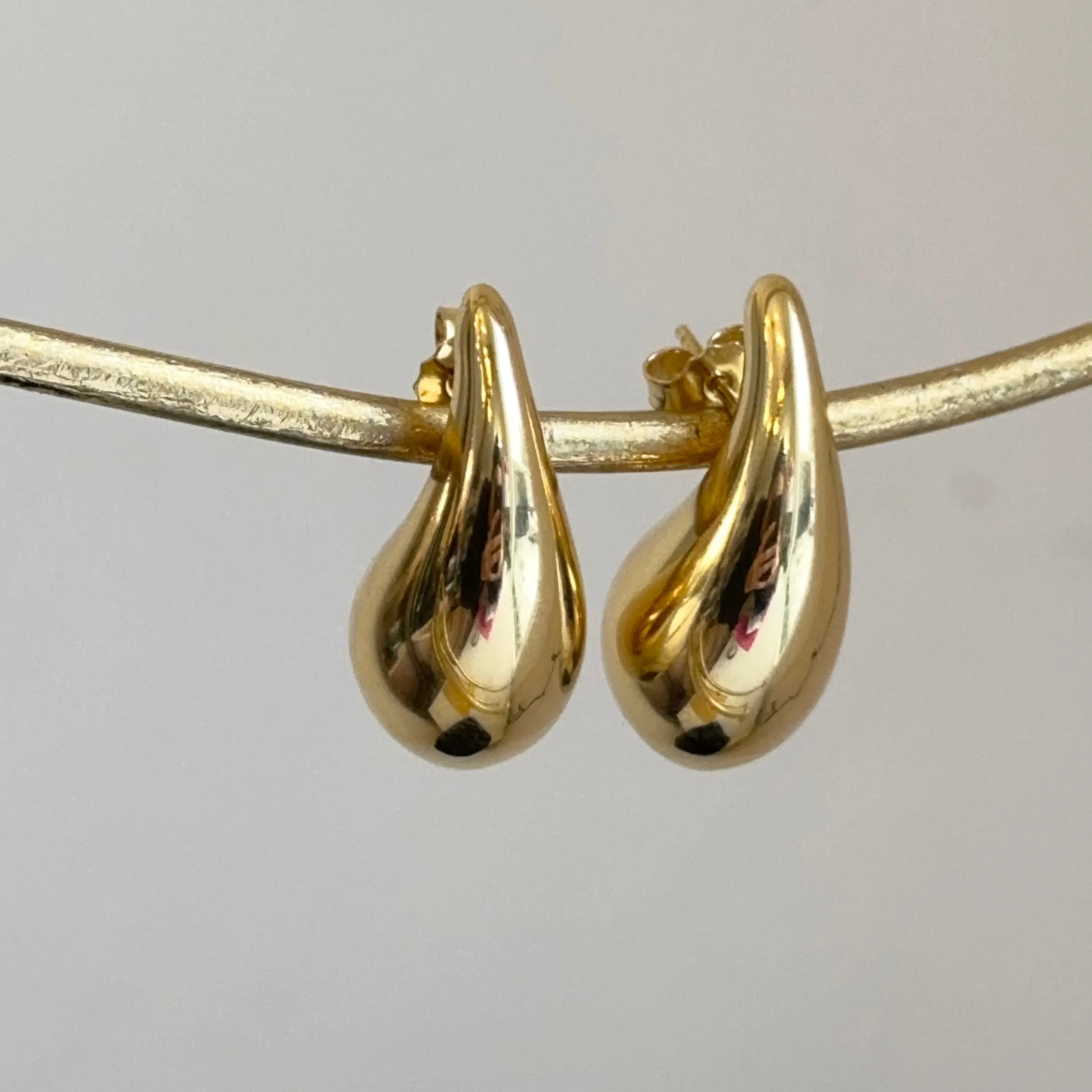 14KT Yellow Gold Tapered Puffed Teardrop Drop Earrings 24mm
