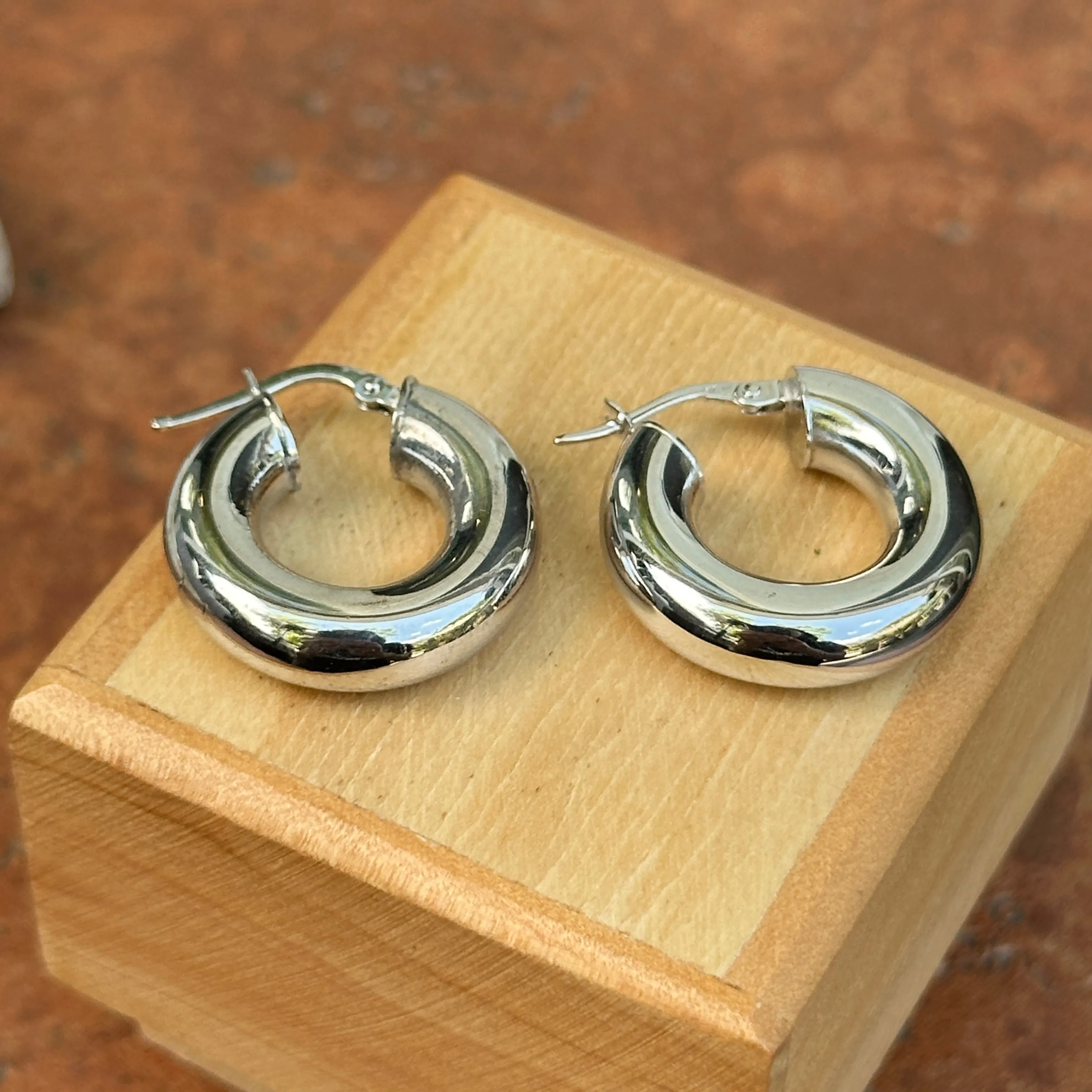 18KT White Gold Shiny 6mm Tube Chunky Round Hoop Earrings 20mm