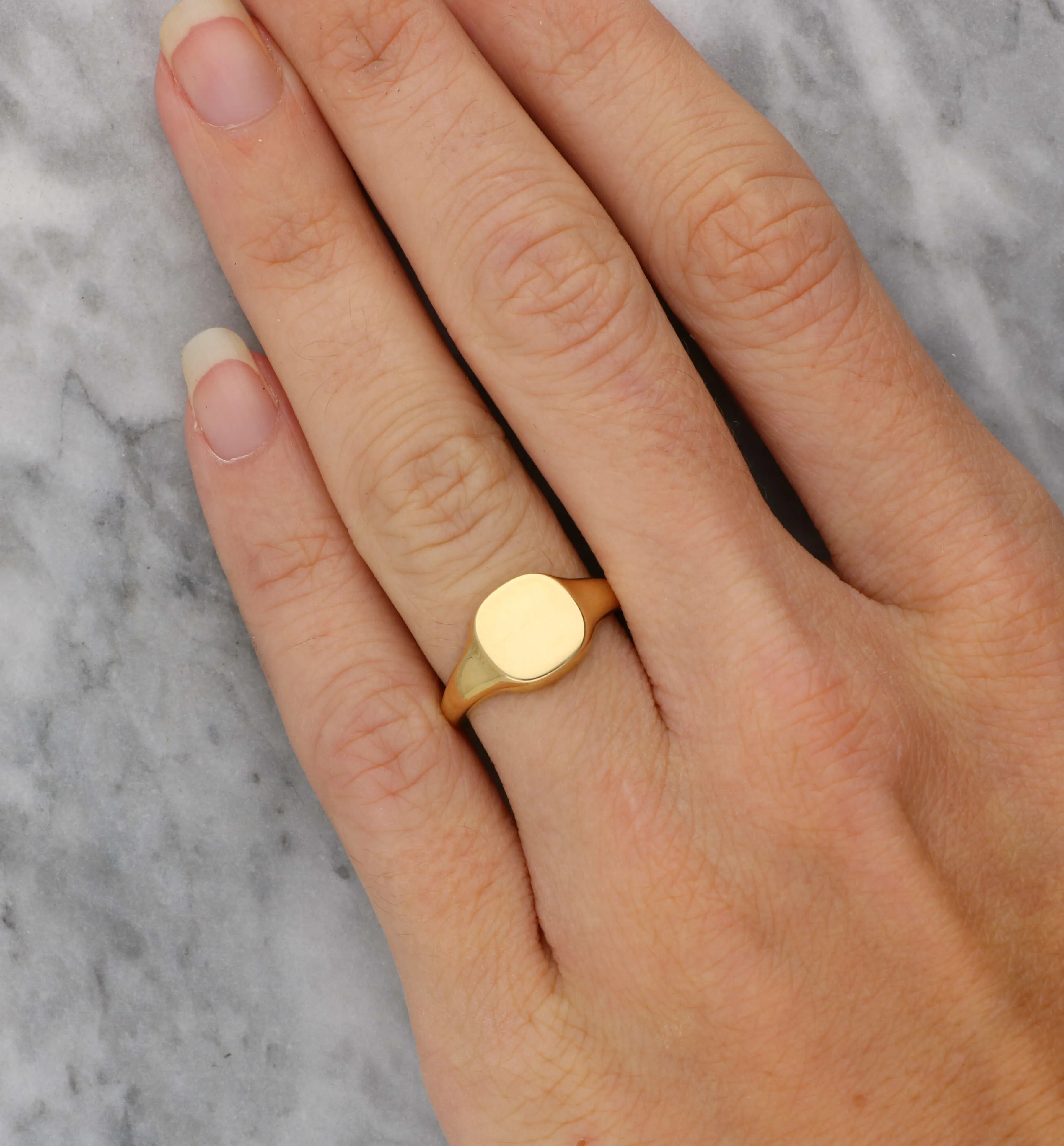 9ct cushion signet ring