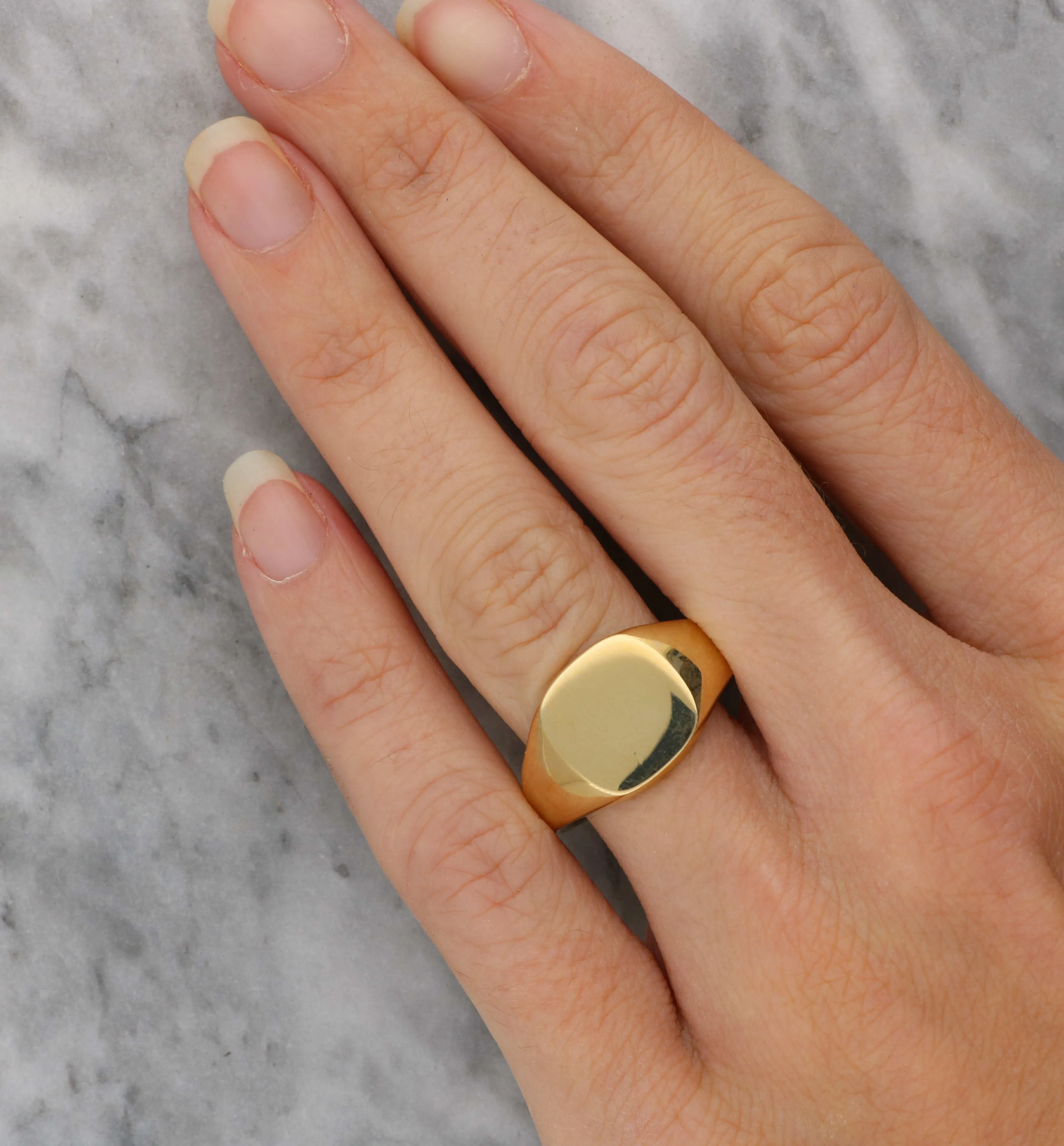 9ct cushion signet ring