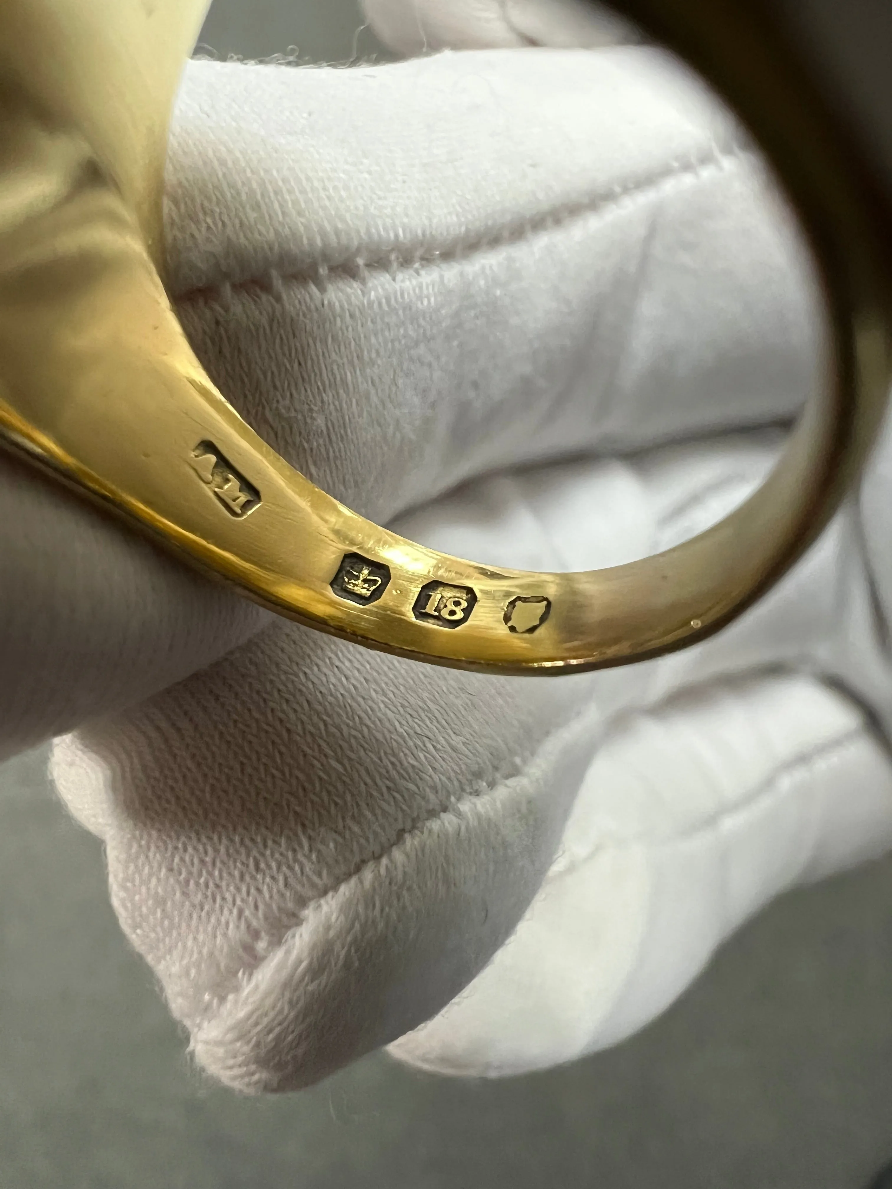 Antique Sardonyx Signet 18k Yellow Gold Ring Circa 1910