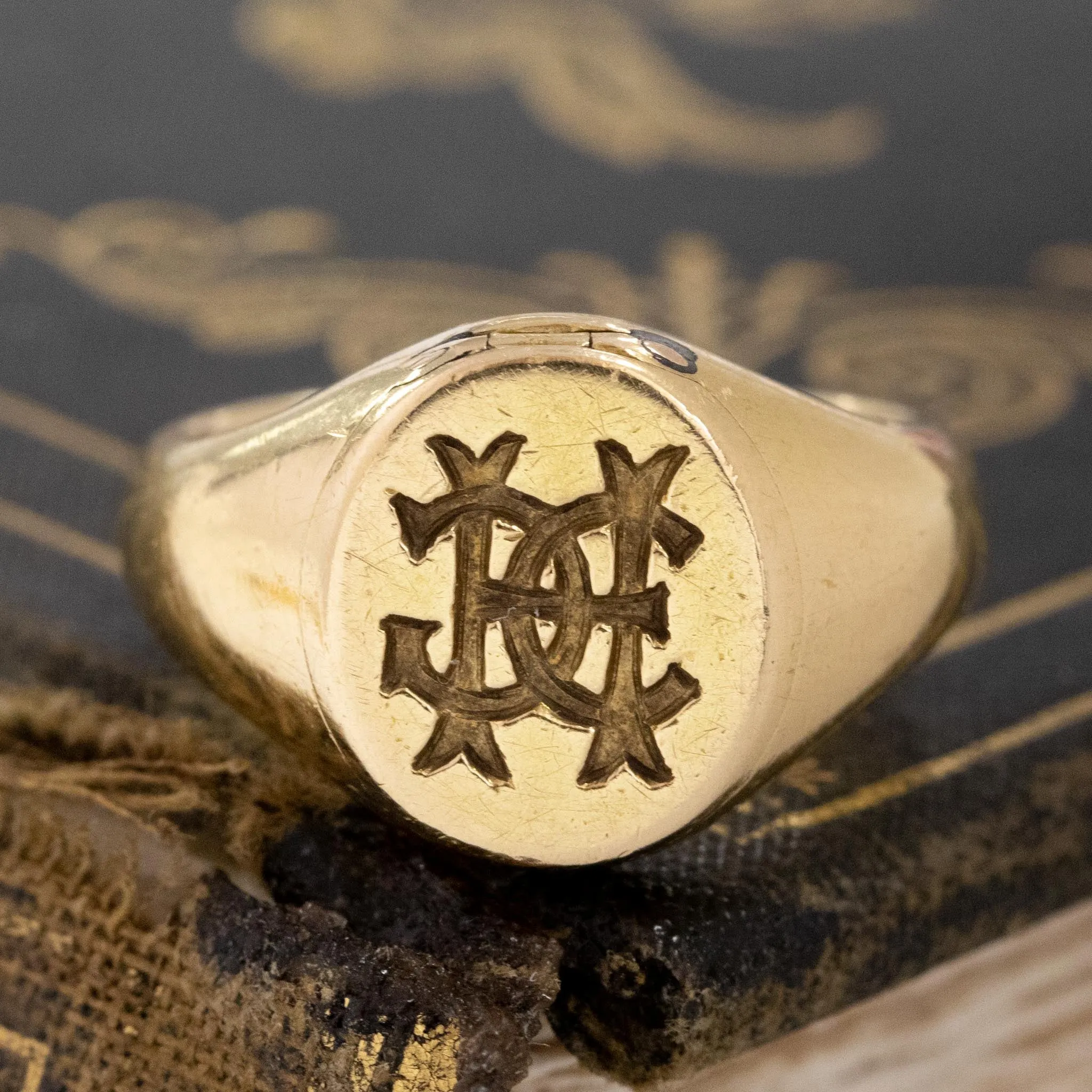 Antique Signet Locket Ring, English