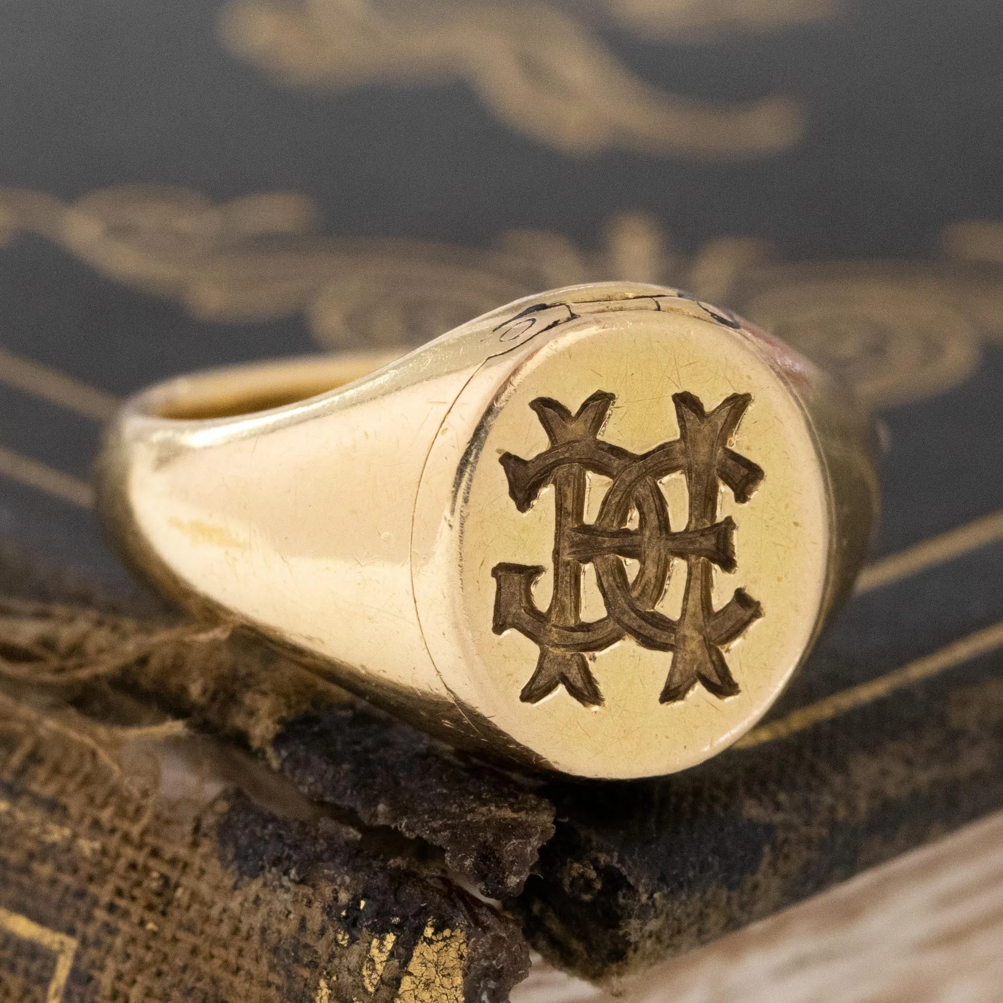 Antique Signet Locket Ring, English