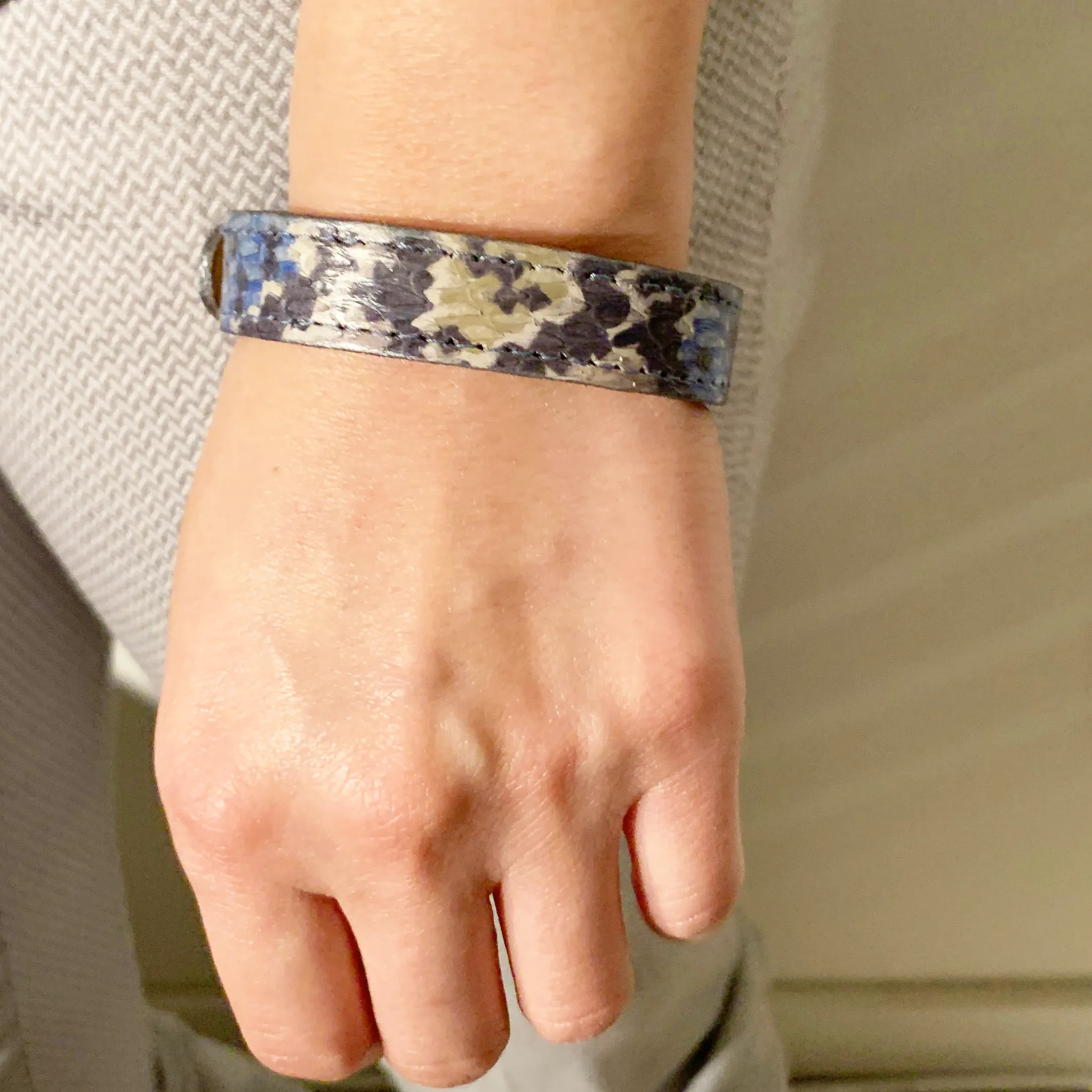 CA Amazon Rainbow Water Snake Single Collar Button Bracelet